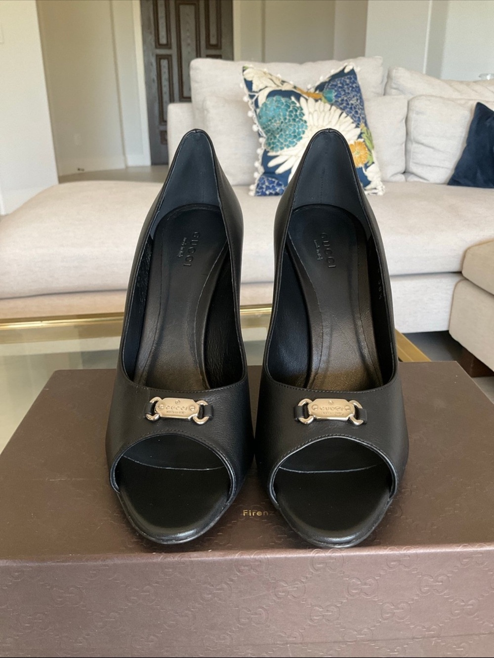Gucci black Nero silver logo plaque peep toe heels, 38.5, NIB! - Picture 2 of 11